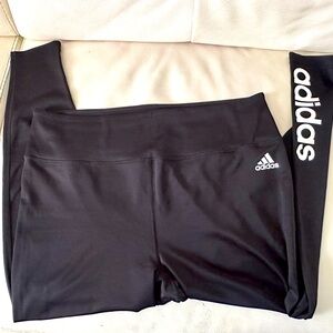 Adidas black spandex leggings. Ankle length. Size xl. Super cute! 🖤